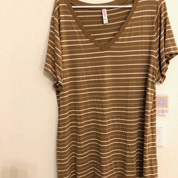 Lularoe Christy Tee - Picture 1 of 4